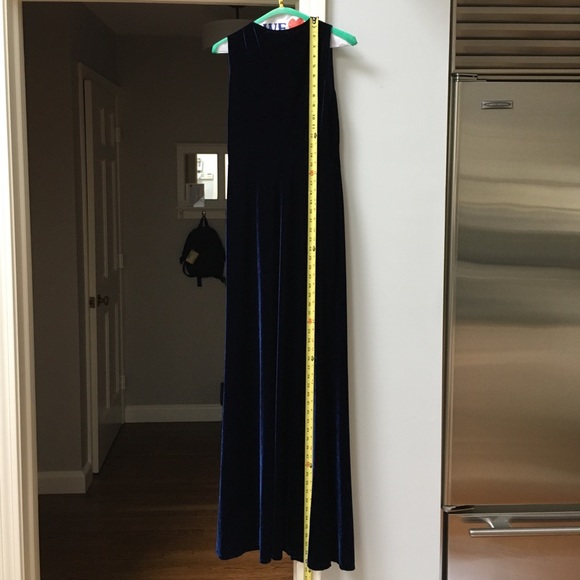 Winter formal? Lulu’s PERFECT stretch velvet dress - Picture 8 of 8